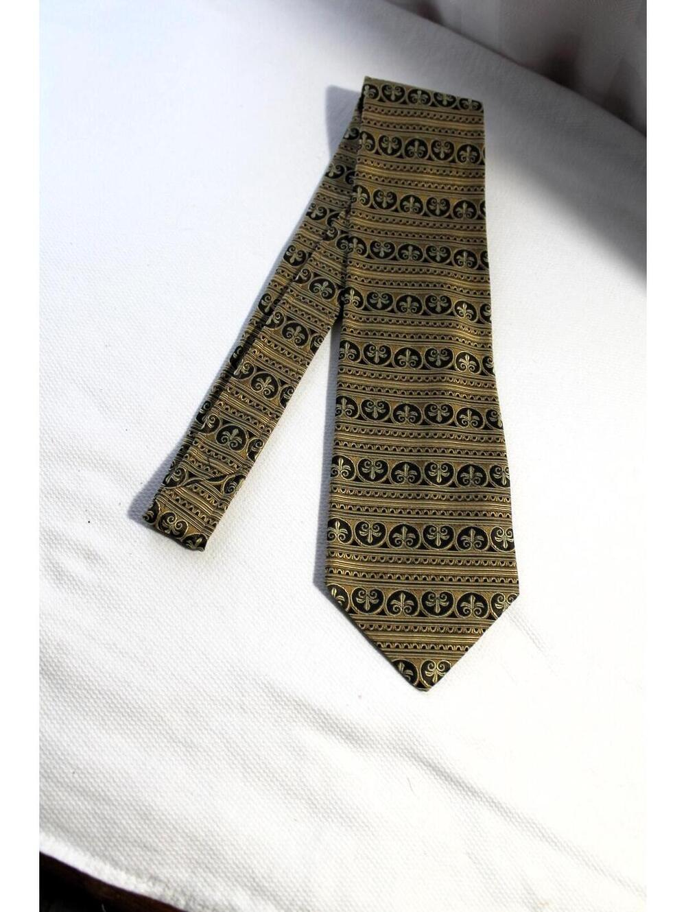 Vintage Roundtree & Yorke 4 X 58 Inch Silk Necktie, Gold, Made in USA